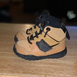 Nike boots (5c)